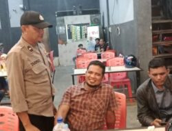 Personel Polsek Muara Dua Patroli Malam Hari dan Sampaikan Pesan Kamtibmas Kepada Warga