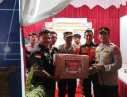 Kapolres Lhokseumawe Tinjau Dua Pos Pam Operasi Lilin Seulawah dan Serahkan Bingkisan