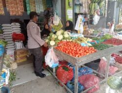 Cek Stok Sembako, Personel Polsek Simpang Keuramat Kembali Sambang Pedagang