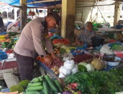 Personel Polsek Nisam Patroli dan Cek Stok Sembako di Pasar Tradisional