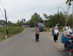 Strong Poin Personel Simpang Keuramat Layani Siswa Menuju ke Sekolah