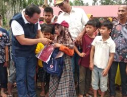 PMI Kabupaten Aceh Utara Berikan 300 Seragam Sekolah Anak Korban Banjir