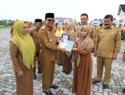 Pj Bupati Aceh Utara Beri Penghargaan untuk 3 Guru Penulis dan Duta Desain Nasional