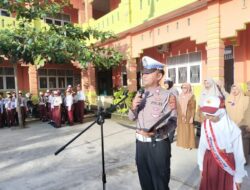 Jadi Pembina Upacara, Polantas Lhokseumawe Sosialisasi Tertib Lalu Lintas Kepada Murid SDN 8