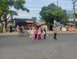 Jelang Buka Puasa, Personel Polsek Muara Dua Atur Lalin di Dua Titik