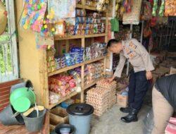 Antisipasi Kelangkaan Sembako Selama Ramadhan, Personel Polsek Kuta Makmur Turun ke Pasar Bereughang