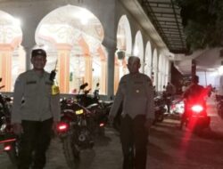 Beri Kenyamanan Kepada Jemaah, Personel Polsek Nisam Lakukan Pengamanan di Masjid Al Aqsa Gampong Meucat