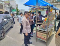 Cegah Penjualan Petasan, Personel Gabungan Polres Lhokseumawe Lakukan Razia ke Pedagang Kembang Api