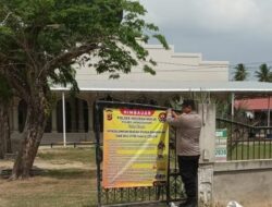 Personel Polsek Meurah Mulia Pasang Spanduk Waspada Curanmor dan Larangan Menjual Petasan