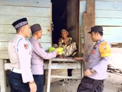 Peduli Warga Kurang Mampu, Kapolsek Simpang Keuramat Bagikan Puluhan Nasi Kotak Menjelang Buka Puasa