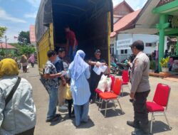 Penyaluran BST di Kantor Kecamatan Blang Mangat di kawal Personel Polsek