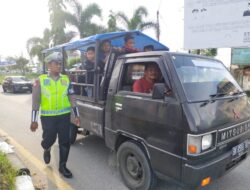 Rawan Kecelakaan, Supir Mobil Pickup Angkut Penumpang Dapat Teguran keras dari Petugas