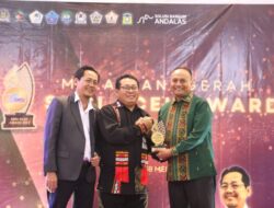 Dinilai Peduli UMKM dan Perkembangan Ekonomi, Pj Wali Kota Imran Terima SMSI Award