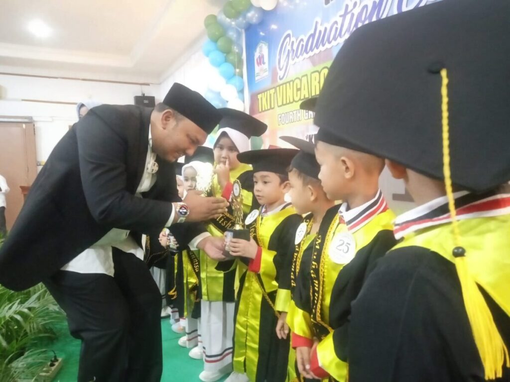 Murid TKIT Vinca Rosea Tahfizh Internasional Lhokseumawe Diwisuda