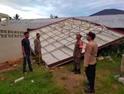 Rumah Warga Rusak Berat Tertimpa Pohon Tumbang, Polisi Datangi TKP