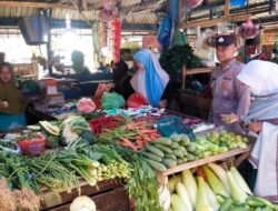 Sambang Sejumlah Pedagang, Cara Personel Polsek Syamtalira Bayu Jaga Stabilitas Stok Sembako