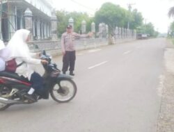 Layani Pengguna Jalan, Polisi Strong Poin di Titik Penggal di Kuta Makmur