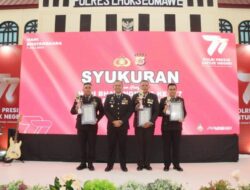 Kapolres Lhokseumawe Serahkan Hadiah Kepada Pemenang Lomba Hari Bhayangkara ke-77