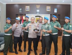 Dandenpom Bawa Kue Ucapan Selamat Hari Bhayangkara ke 77 ke Polres Lhokseumawe