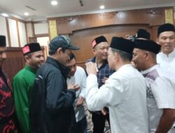 Tiba di Bandara SIM, UAS dan Syech Fadhil Disambut Ratusan Jamaah