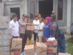 Bhabinkamtimas Polsek Samudera Kawal Penyaluran Bantuan ke Gampong Terdampak Banjir