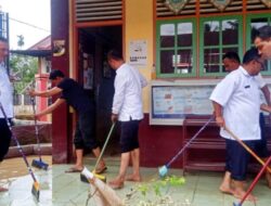 Dinas PK Aceh Utara Pantau Sekolah Terdampak Banjir, Kadis Hingga Kabid Lakukan Bersih-Bersih