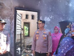 Kapolres Lhokseumawe Sambangi Rumah Personel yang Terbakar dan ikut prihatin 