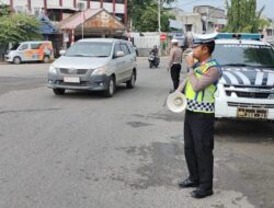 Polisi Meupep – pep Polantas Lhokseumawe Tak Henti Imbau Pengendara Taat Aturan Lalu Lintas 