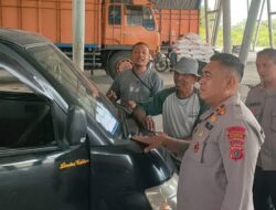 Kapolsek Muara Dua Silaturahmi dengan Harlan dan Buruh Bongkar Muat 