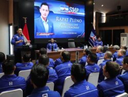 AHY memimpin Rapat Pleno Pengurus DPP Partai Demokrat di Aula Yudhoyono DPP Partai Demokrat