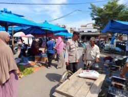 Patroli Rutin, Personel Polsek Muara Satu Jaga Kamtibmas di Kawasan Pasar Tradisional