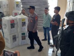 Personel Polsek Samudera dan BKO Polres Lhokseumawe Kawal Pergeseran Logistik Pemilu