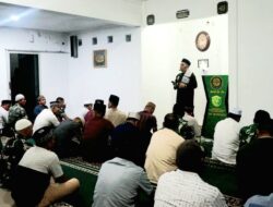 Malam Pertama Ramadhan, Anggota Kodim 0103/Aceh Utara Sholat Tarawih Bersama