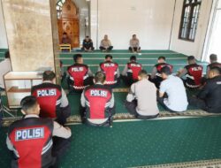 Personil Polres Lhokseumawe Melaksanakan Tadarus Alqur’an di Mesjid Babul Taqwa Polres Lhoseumawe