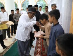 Pj Bupati Mahyuzar Awali Safari Ramadhan di Gampong Seumirah