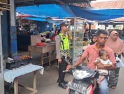 Jelang Berbuka Puasa, Polsek Syamtalira Bayu Kerahkan Personil Patroli di Pasar Keude Bayu