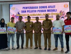 KONI Lhokseumawe Serahkan Bonus bagi Peraih Medali di PORA Pidie