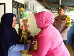 Sambut Idul Fitri 1445 H, Kapolres Lhokseumawe dan Ketua Bhayangkari Anjangsana Ke Warakawuri