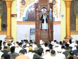 Shalat Idulfitri di Masjid Agung Lhoksukon, Pj Bupati Aceh Utara Ajak Masyarakat Perbanyak Silaturahmi