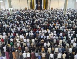 Pj Wali Kota dan Sekda Lhokseumawe Laksanakan Salat Id di Masjid Agung Islamic Center