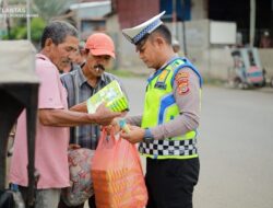 Jumat Berkah Sat Lantas bersama komunitas Berbagi*