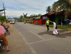 Peduli Keselamatan Pelajar: Personil Polsek Simpang Kramat Strong Poin di Sekolah MIN 25 Aceh Utara