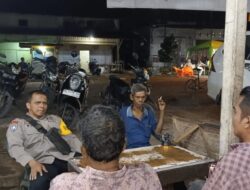 Patroli Malam Hari, Personel Polsek Kuta Makmur Sampaikan Pesan Kamtibmas Kepada Pemuda