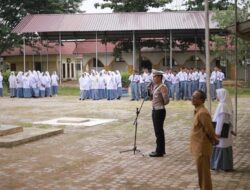 Kanit Regindent Sat Lantas Jadi Pembina Upacara di SMA 7 dalam Rangka Penyuluhan Kamseltibcar Lantas