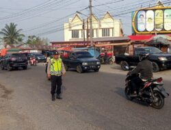 Polsek Samudera Lancarkan Arus Lalin dalam giat Strong Point Pagi