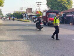 Polsek Muara Dua Lancarkan Arus Lalu Lintas dalam giat Strong Point Pagi