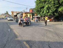 Polsek Muara Dua Lancarkan Pengguna Jalan dalam giat Strong Point Pagi