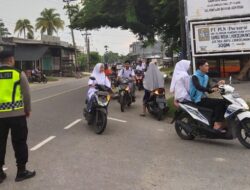 Polsek Syamtalira Bayu Lancarkan Arus Lalu Lintas zona sekolah di giat Strong Point Pagi