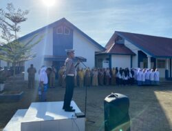 Beri pesan tertib Lalu Lintas dalam kegiatan polisi saweu sikula  di SMA Negeri 1 Syamtalira Bayu