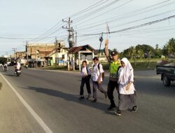 Polsek Syamtalira Bayu Lancarkan Arus Lalu Lintas dalam giat Strong Point Pagi